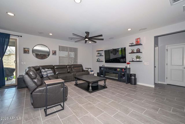 18390 W MONTE LINDO Lane, Surprise, AZ 85387
