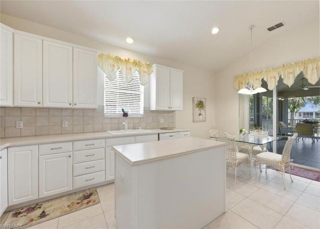 4795 Shinnecock Hills CT 201, Naples, FL 34112