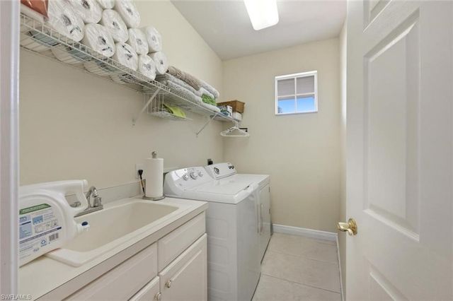 4795 Shinnecock Hills CT 201, Naples, FL 34112
