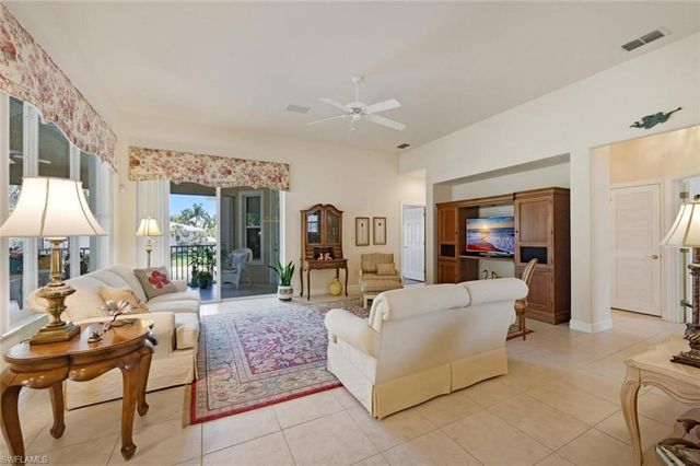 4795 Shinnecock Hills CT 201, Naples, FL 34112