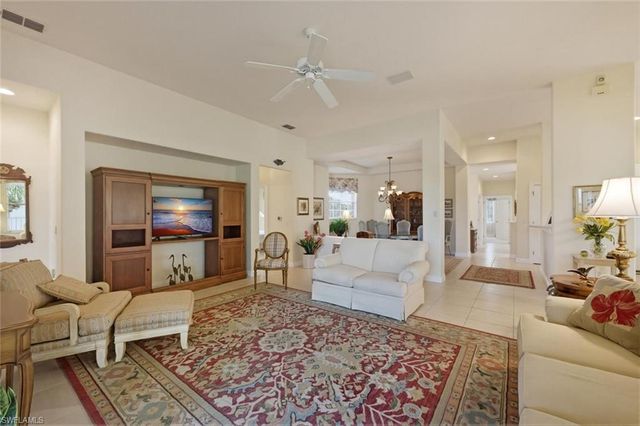 4795 Shinnecock Hills CT 201, Naples, FL 34112