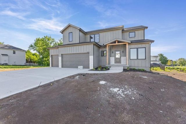 16561 W 165th Place, Olathe, KS 66062