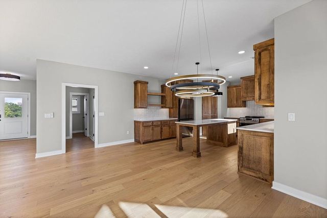 16561 W 165th Place, Olathe, KS 66062