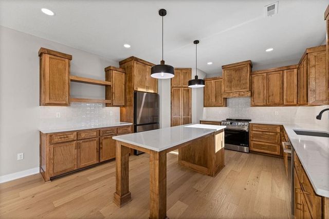 16561 W 165th Place, Olathe, KS 66062