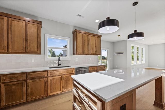 16561 W 165th Place, Olathe, KS 66062
