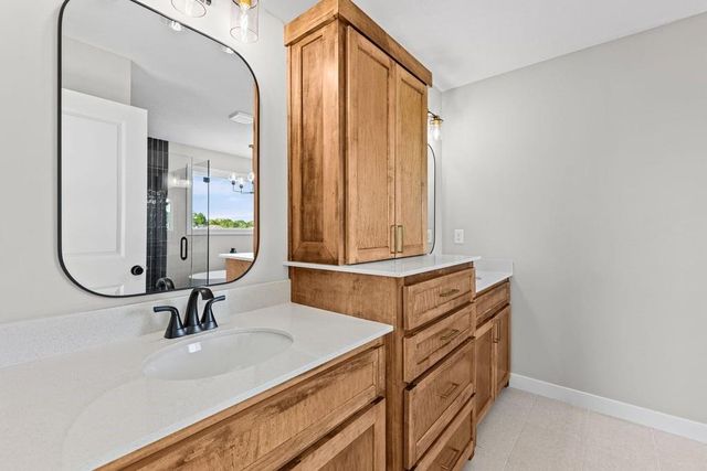 16561 W 165th Place, Olathe, KS 66062