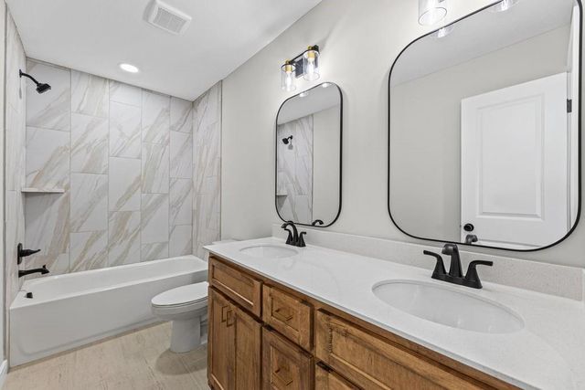 16561 W 165th Place, Olathe, KS 66062