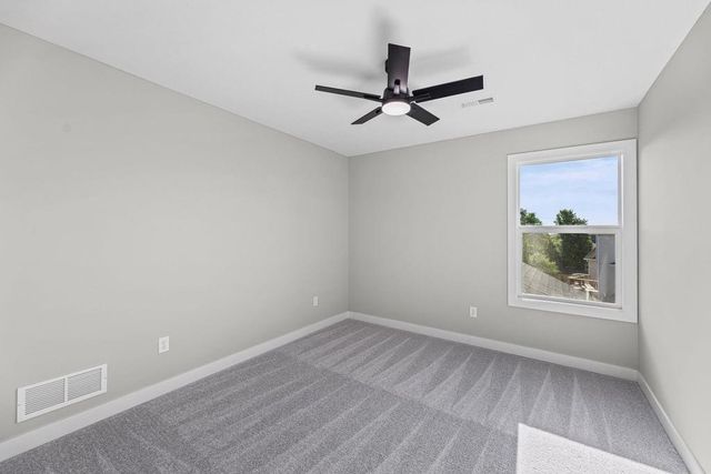 16561 W 165th Place, Olathe, KS 66062