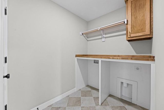 16561 W 165th Place, Olathe, KS 66062