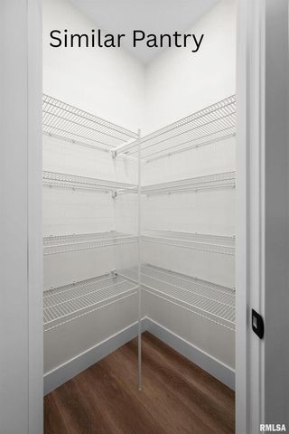 4718 WILLOW Circle, Davenport, IA 52806