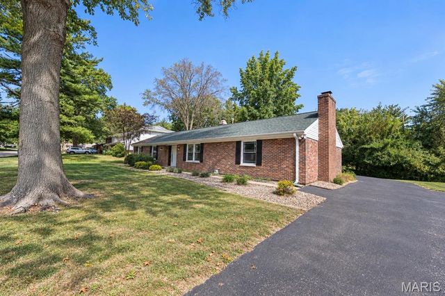 10 Tumbleweed Dr. Drive, Belleville, IL 62221