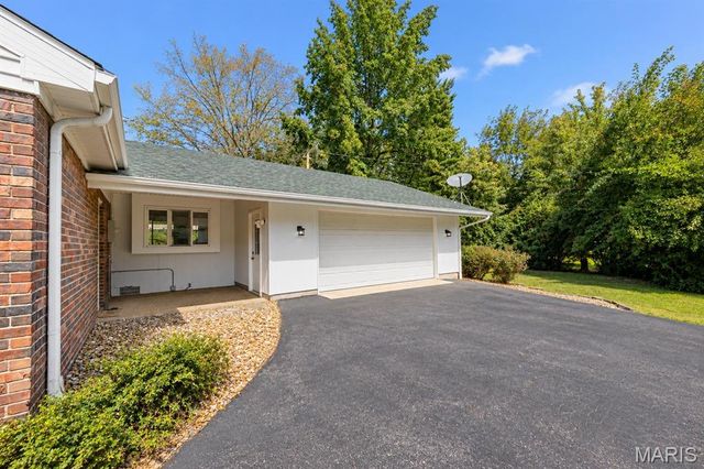10 Tumbleweed Dr. Drive, Belleville, IL 62221