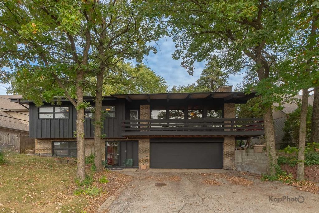 5810 W 97th Street, Oak Lawn, IL 60453