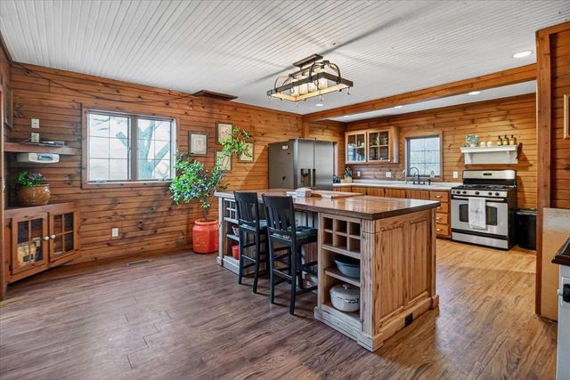 19004 Kestrel Ridge Lane, Richland Center, WI 53581