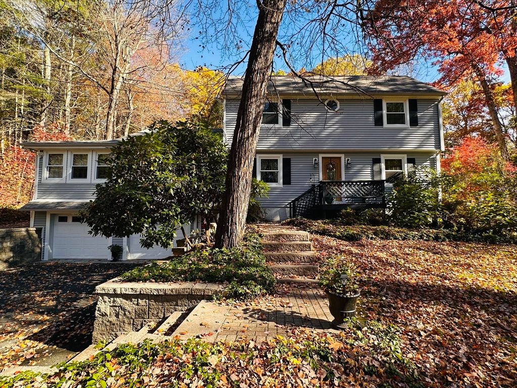 32 Sherwood Dr, Belchertown, MA 01007
