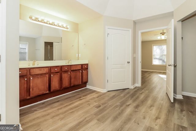 949 Simonton Glen Drive, Lawrenceville, GA 30045