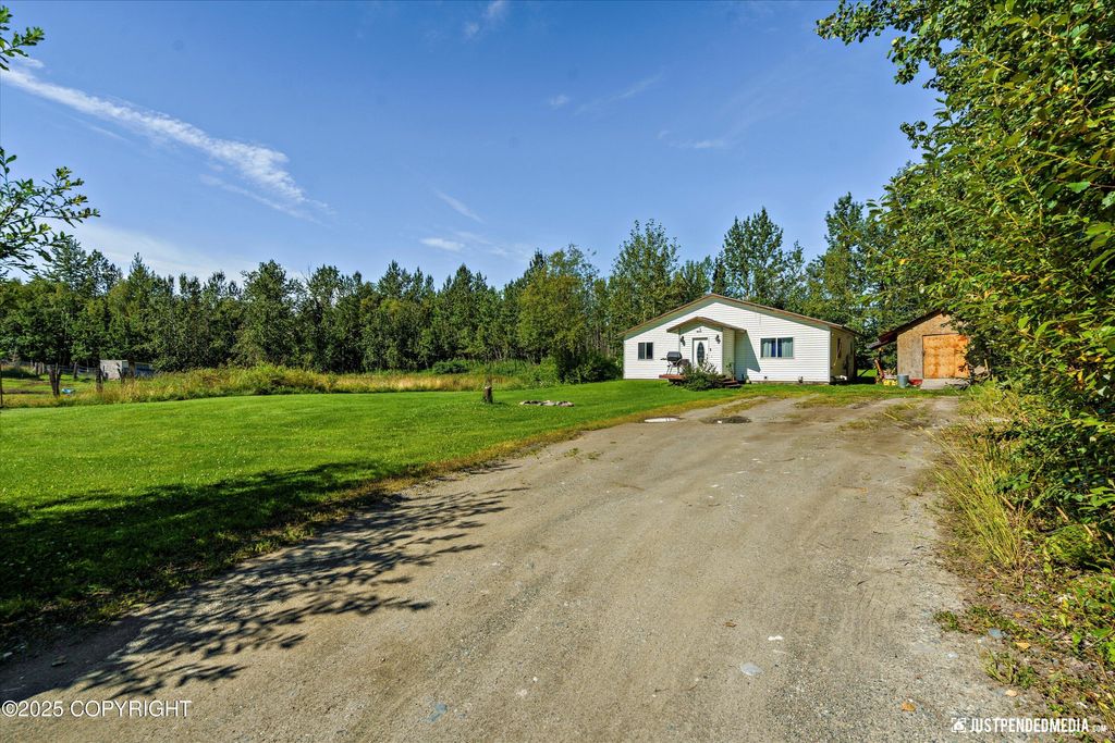 205 W Jensen Circle, Wasilla, AK 99654