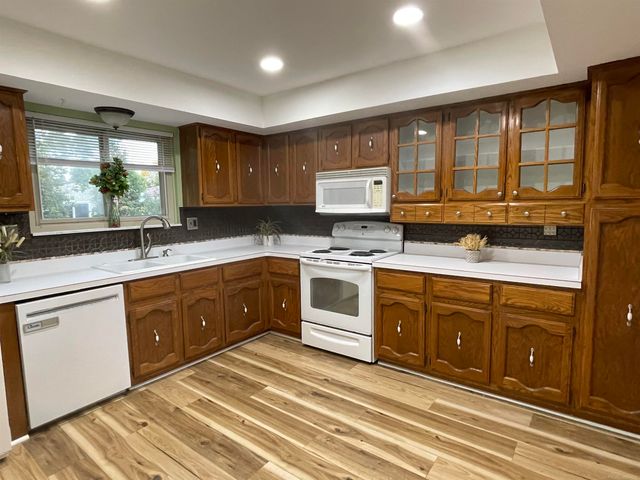 13742 Brookside Drive, Sterling Heights, MI 48313