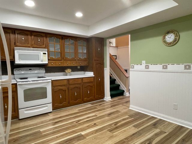 13742 Brookside Drive, Sterling Heights, MI 48313