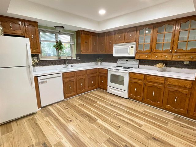 13742 Brookside Drive, Sterling Heights, MI 48313