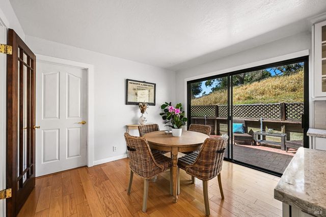 32 Mariposa Ln, Novato, CA 94947