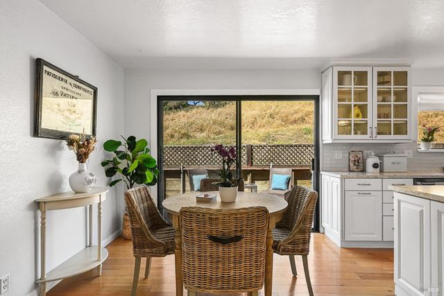 32 Mariposa Ln, Novato, CA 94947