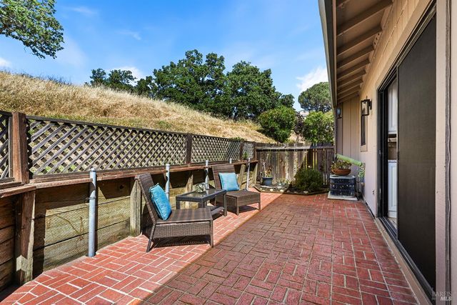 32 Mariposa Ln, Novato, CA 94947