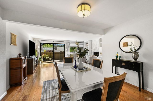32 Mariposa Ln, Novato, CA 94947