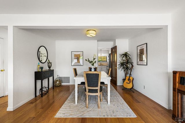 32 Mariposa Ln, Novato, CA 94947