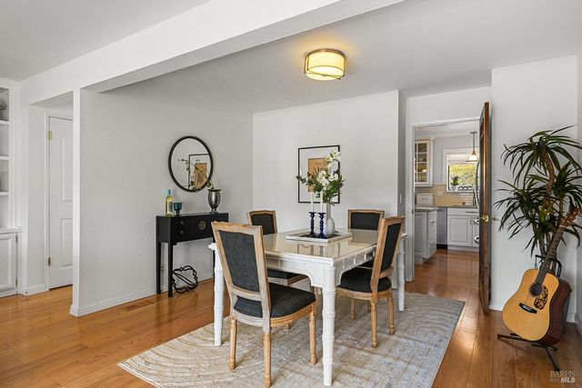 32 Mariposa Ln, Novato, CA 94947
