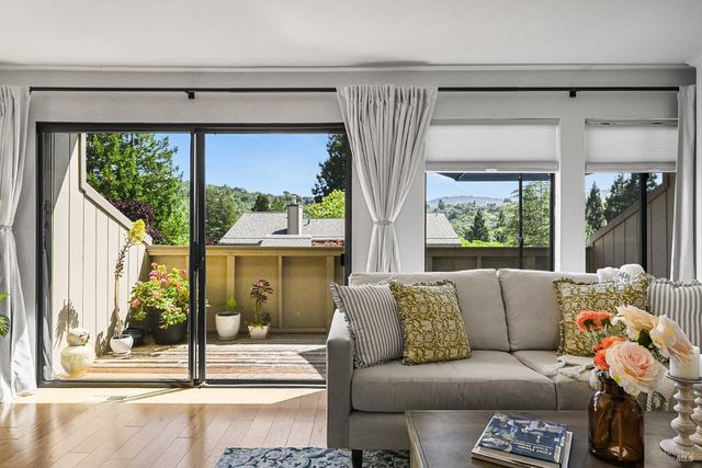 32 Mariposa Ln, Novato, CA 94947
