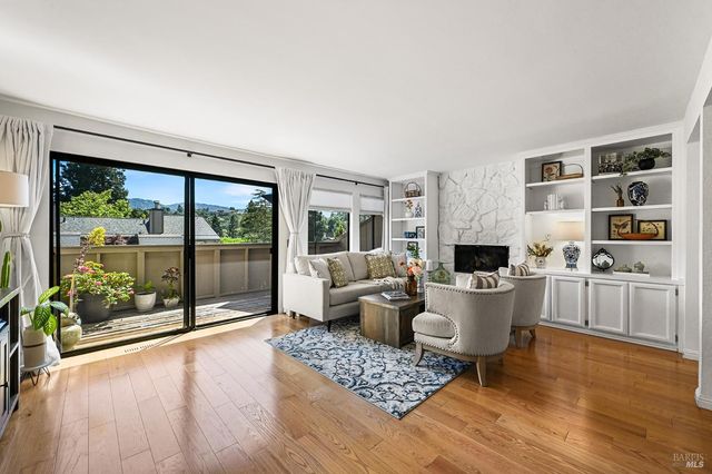 32 Mariposa Ln, Novato, CA 94947