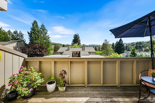 32 Mariposa Ln, Novato, CA 94947