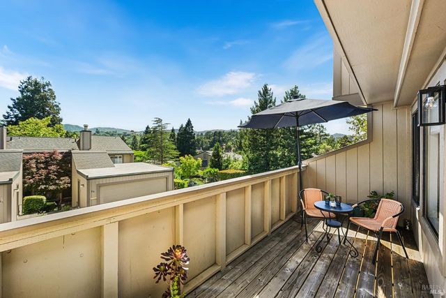 32 Mariposa Ln, Novato, CA 94947