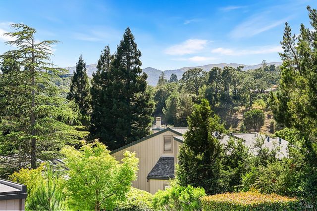 32 Mariposa Ln, Novato, CA 94947