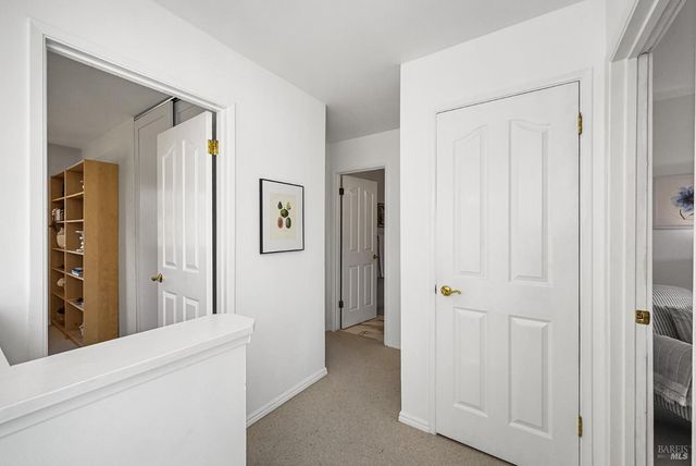 32 Mariposa Ln, Novato, CA 94947