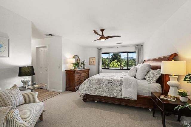 32 Mariposa Ln, Novato, CA 94947