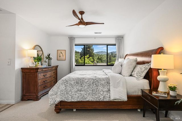 32 Mariposa Ln, Novato, CA 94947