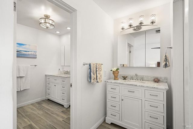 32 Mariposa Ln, Novato, CA 94947