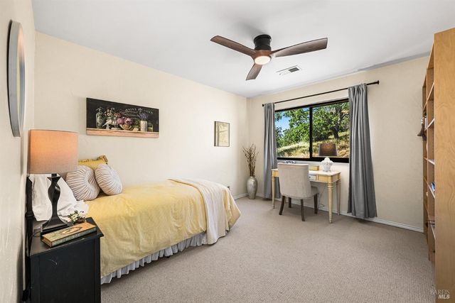 32 Mariposa Ln, Novato, CA 94947