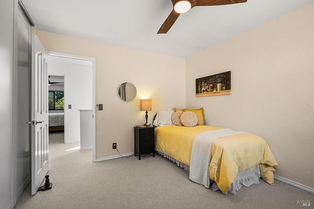 32 Mariposa Ln, Novato, CA 94947