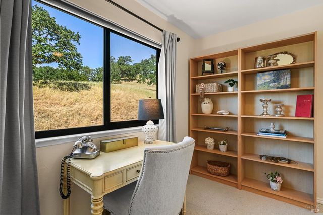 32 Mariposa Ln, Novato, CA 94947
