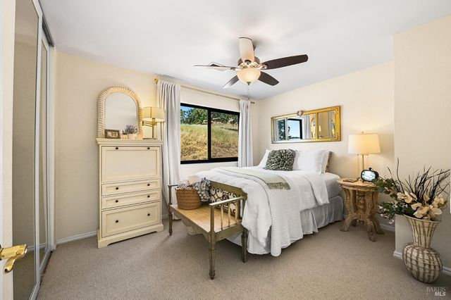 32 Mariposa Ln, Novato, CA 94947