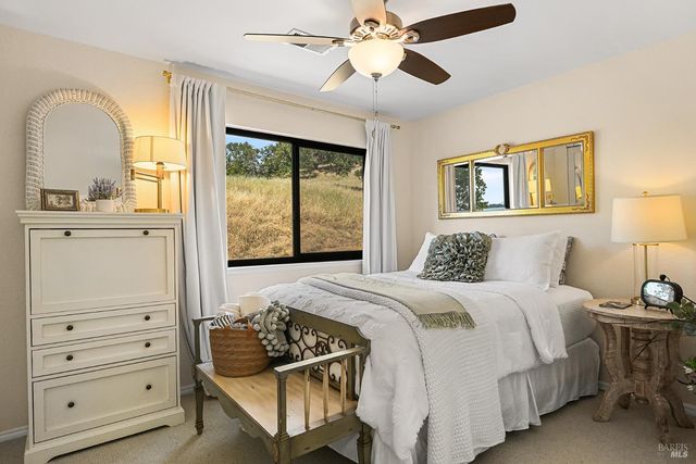 32 Mariposa Ln, Novato, CA 94947