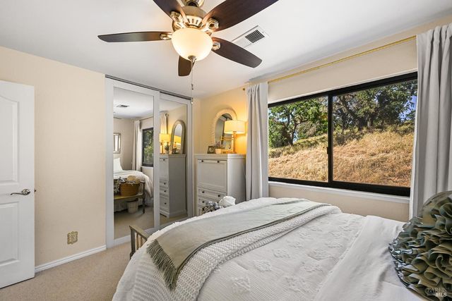 32 Mariposa Ln, Novato, CA 94947
