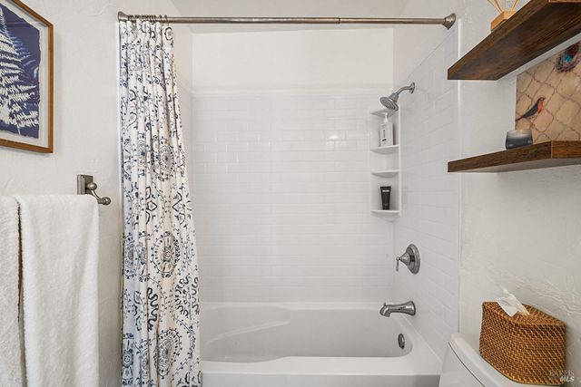 32 Mariposa Ln, Novato, CA 94947