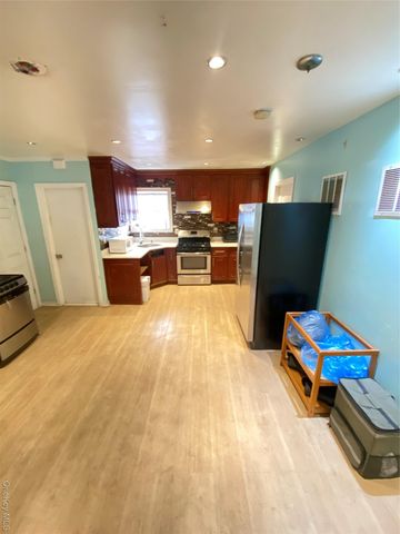 15818 85th Avenue, Jamaica Hills, NY 11432