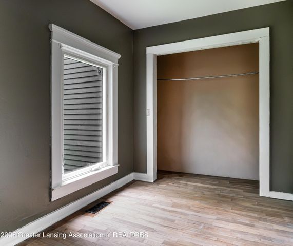 118 S Francis Avenue, Lansing, MI 48912