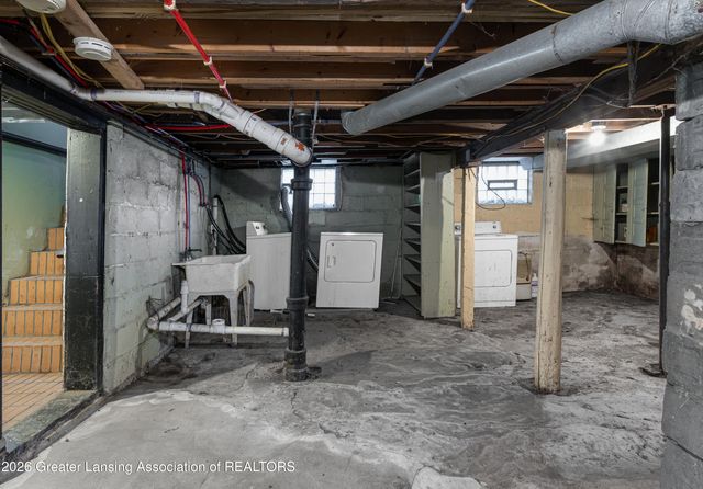 118 S Francis Avenue, Lansing, MI 48912