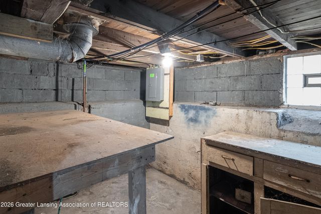 118 S Francis Avenue, Lansing, MI 48912